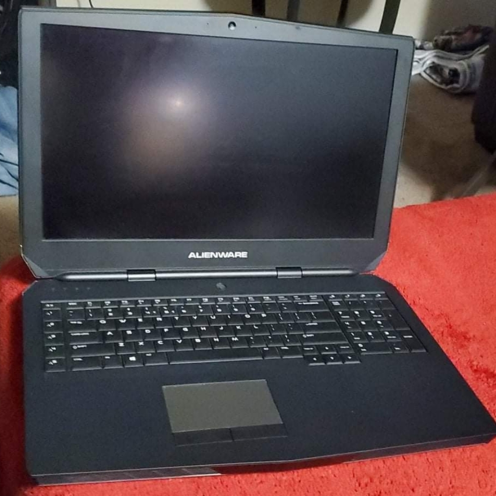 Alienware 17r3 gaming computer